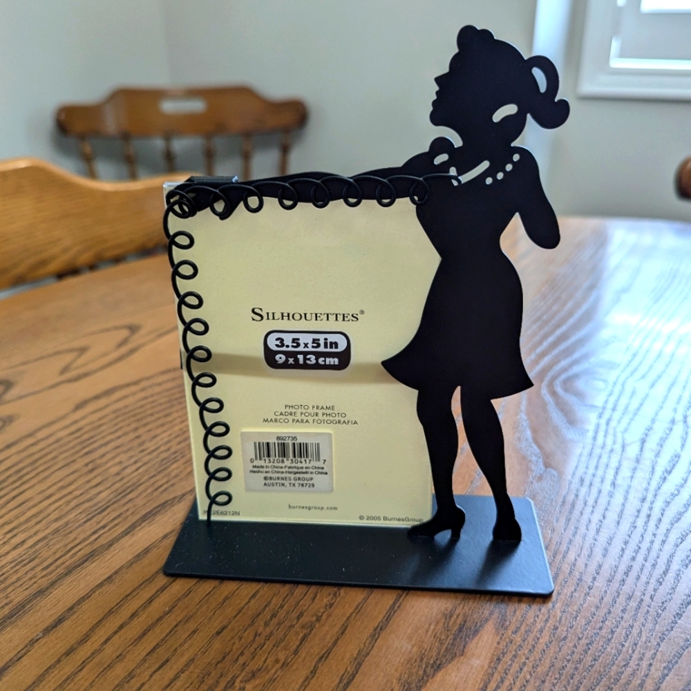 Silhouettes Photo Frame for 3.5x5 picture. Lightweight metal. 6 inches tall.